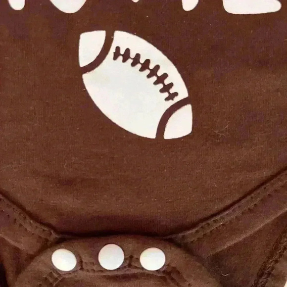 BNWT Newborn  Baby Bundle with Onesie, Bibs and Muslin Wascloths - Picture 5 of 7